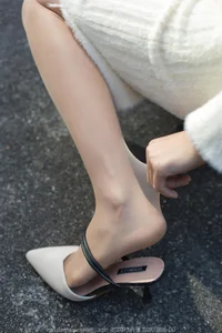 Xiao Bao Snow White Sweater Cozy Winter Fashion - image 16