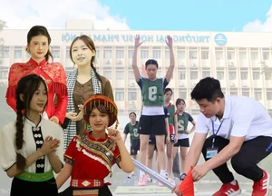 Nearly 5,000 Candidates Enter Hanoi National University of Education Aptitude Exam - image 21