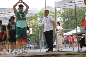 Nearly 5,000 Candidates Enter Hanoi National University of Education Aptitude Exam - image 27