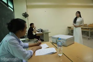 Nearly 5,000 Candidates Enter Hanoi National University of Education Aptitude Exam - image 1