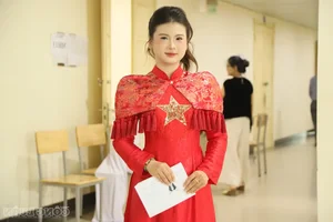 Nearly 5,000 Candidates Enter Hanoi National University of Education Aptitude Exam - image 9