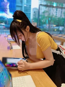 Meet Janie: The Taiwanese Influencer Famous for the Viral Manga Cup Holder Challenge - image 6