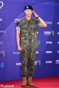 Stars Shine at the 5th Blue Dragon Series Awards Red Carpet - image 32