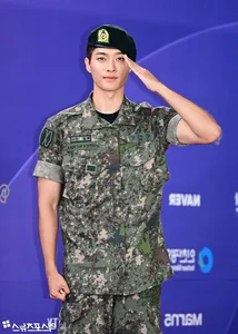 Stars Shine at the 5th Blue Dragon Series Awards Red Carpet - image 16