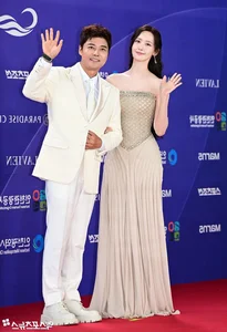 Stars Shine at the 5th Blue Dragon Series Awards Red Carpet - image 18