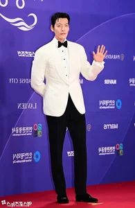 Stars Shine at the 5th Blue Dragon Series Awards Red Carpet - image 17