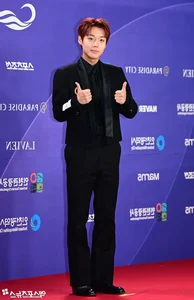 Stars Shine at the 5th Blue Dragon Series Awards Red Carpet - image 12