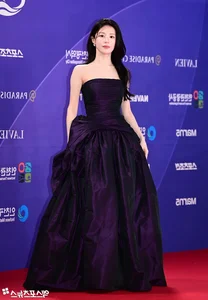 Stars Shine at the 5th Blue Dragon Series Awards Red Carpet - image 15