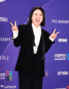 Stars Shine at the 5th Blue Dragon Series Awards Red Carpet - image 43