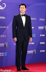 Stars Shine at the 5th Blue Dragon Series Awards Red Carpet - image 2