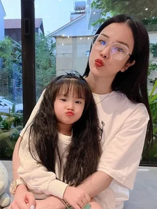 Diep Lam Anh Reunites with 'Sisters Who Make Waves' Cast - image 2