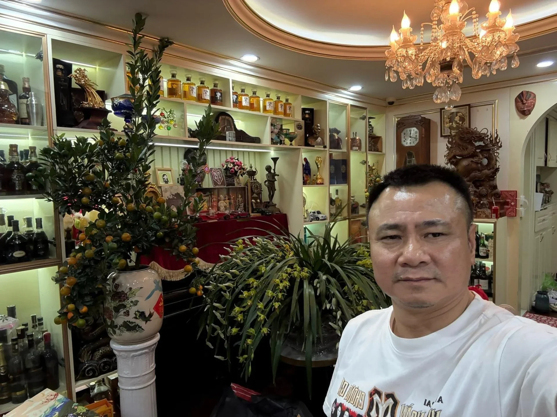 Inside People’s Artist Tu Long’s Traditional Feng Shui Apartment in Hanoi