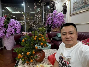 Inside People’s Artist Tu Long’s Traditional Feng Shui Apartment in Hanoi - image 2