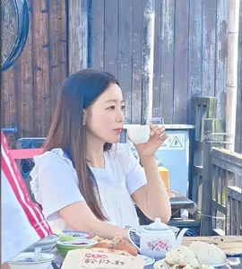 Kim Hee Sun Stuns Fans With Flawless Unedited Travel Photos - image 9