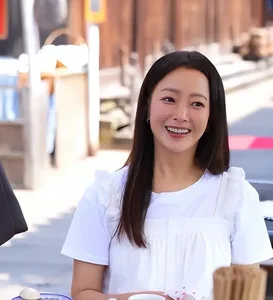 Kim Hee Sun Stuns Fans With Flawless Unedited Travel Photos - image 7