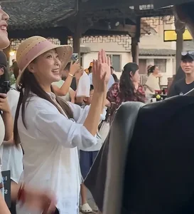 Kim Hee Sun Stuns Fans With Flawless Unedited Travel Photos - image 2