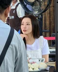 Kim Hee Sun Stuns Fans With Flawless Unedited Travel Photos - image 4