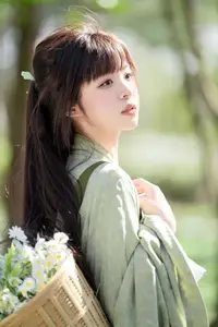 Asian Beauty: Sai Xi Xi Li Ma in Elegant Green Hanfu – YiTuYu Vol.8747 Collection - image 3