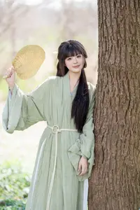 Asian Beauty: Sai Xi Xi Li Ma in Elegant Green Hanfu – YiTuYu Vol.8747 Collection - image 8
