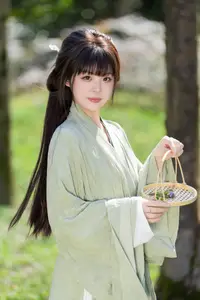 Asian Beauty: Sai Xi Xi Li Ma in Elegant Green Hanfu – YiTuYu Vol.8747 Collection - image 26