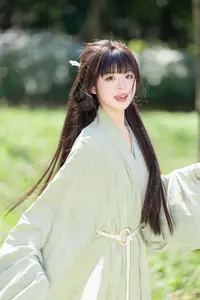 Asian Beauty: Sai Xi Xi Li Ma in Elegant Green Hanfu – YiTuYu Vol.8747 Collection - image 7