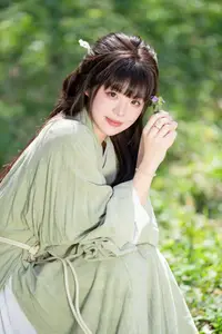 Asian Beauty: Sai Xi Xi Li Ma in Elegant Green Hanfu – YiTuYu Vol.8747 Collection - image 11