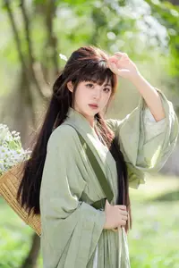 Asian Beauty: Sai Xi Xi Li Ma in Elegant Green Hanfu – YiTuYu Vol.8747 Collection - image 18