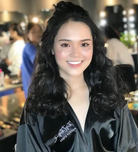Quynh Anh Transforms Style with Elegant Princess Outfits - image 1