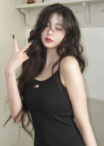Analyzing the Visual Impact of Jang Wonyoung: The New Era's CF Queen - image 5