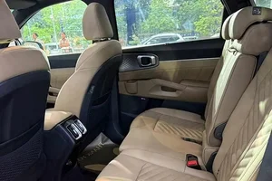 A Closer Look at the 2026 Kia Sorento Hybrid in Vietnam: Features and Pricing - image 1
