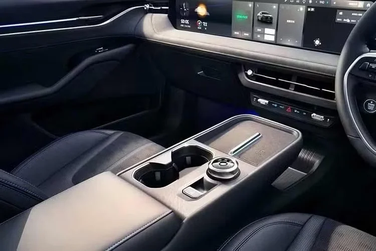 New Ford Mondeo Sport Launched: Exceptional Fuel Efficiency of 4.6L/100 km and Sleek Modern Design