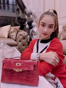 Ageless Beauty: Dong Nai's Wealthy U50 Woman Stuns with Youthful Look - image 1
