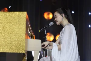 Chi Pu Crowned Beauty of the Year at Star of the Year Awards - image 5
