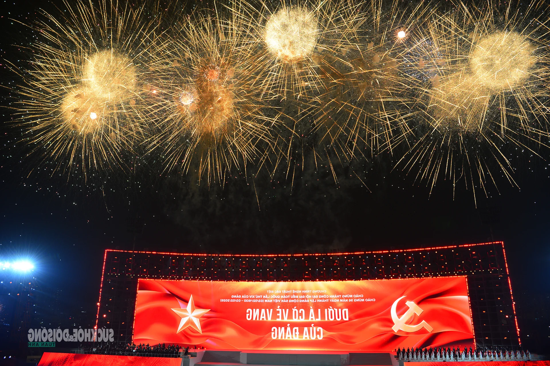 Artistic Celebration: Under the Glorious Flag of the Party for the 14th National Congress