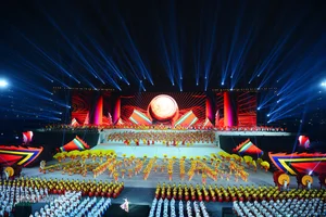 Artistic Celebration: Under the Glorious Flag of the Party for the 14th National Congress - image 2