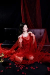 Red Romance: The Ethereal Art of Tian Tian in Exquisite Crimson Gauze - image 18