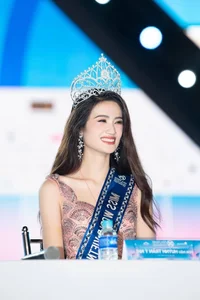 From Metal Braces to Crowned Queens: The Stunning Transformations of Y Nhi and Le Hoang Phuong - image 6