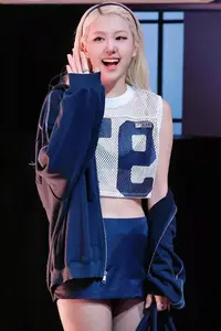 Rosé Blackpink: Dynamic Beauty, Captivating Style – Most Beautiful Idol 2025 VnExpress - image 4