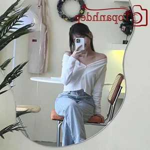 The Best Phone-In-Front-Of-Face Selfie Portrait Trends for 2026 - image 6