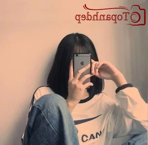 The Best Phone-In-Front-Of-Face Selfie Portrait Trends for 2026 - image 14