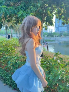 TikToker Thubaongok shines in a sweet and dreamy outfit check under the golden sun - image 2