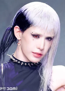 Ranked: The Most Effortlessly Beautiful K-Pop Idols Who Can Rock Any Fashion Style - image 2