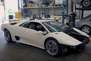 The Iconic Victoria’s Secret Lamborghini Diablo: A Miraculous Restoration After 14 Years - image 6