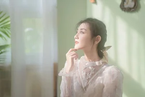 Modern Elegance with Gao Gao in Art Language Vol.6490 - image 1
