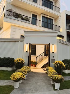 Dàn Sao Việt 'Flex' Cơ Ngơi Ngày Tết: Từ Biệt Thự Dát Vàng Đến Không Gian Truyền Thống - image 1