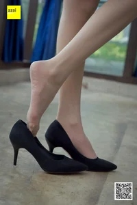 IESS Sixiangjia 142: Yongying's Soft Girl Aesthetic and Slender Leg Fashion - image 4