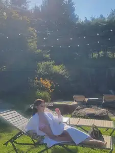 Huyen Baby flaunts 'jade goddess' figure radiant on luxurious getaway - image 9