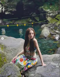 Huyen Baby flaunts 'jade goddess' figure radiant on luxurious getaway - image 5