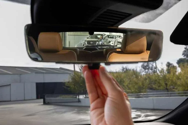 Modern Car Safety Features: Are Advanced Technologies Enhancing Security or Creating Driver Distractions?