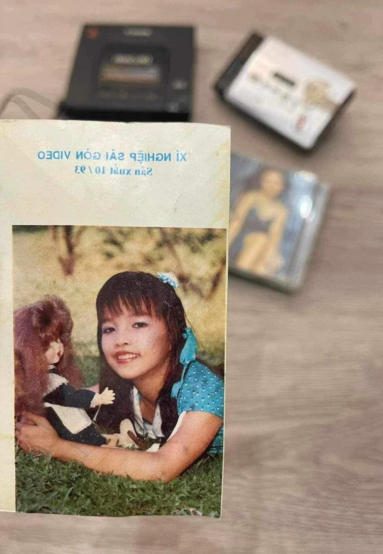 Hien Thuc’s Timeless Charm: Iconic Singer Shares Nostalgic Photos from Three Decades Ago